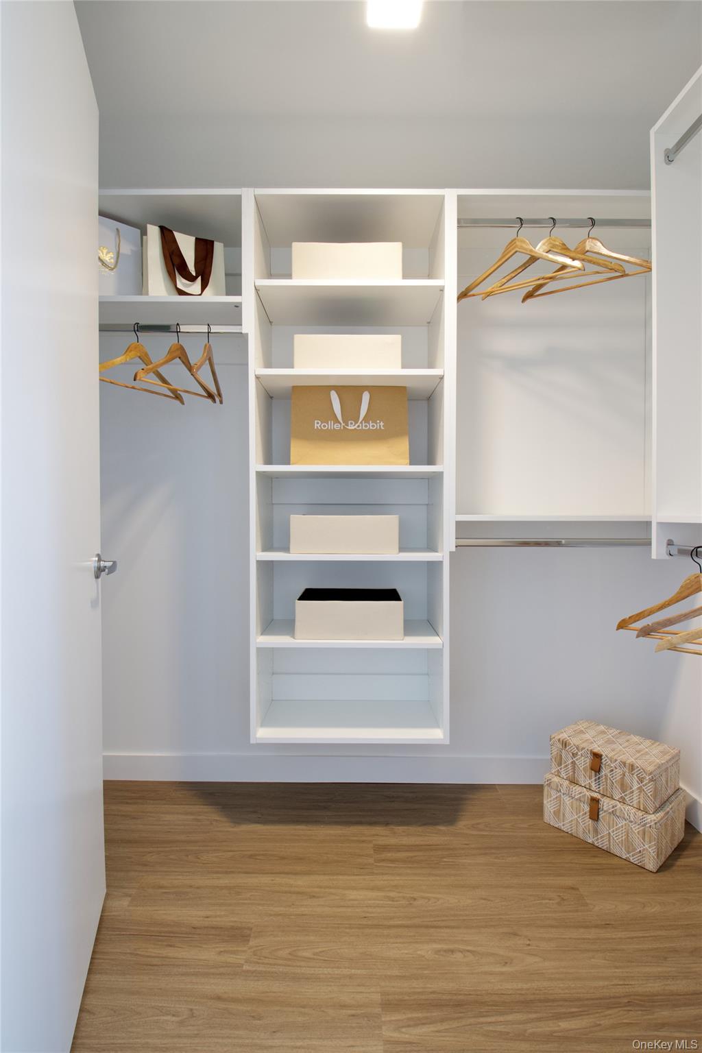 333 Warner Avenue # 414, Roslyn, NY 11576