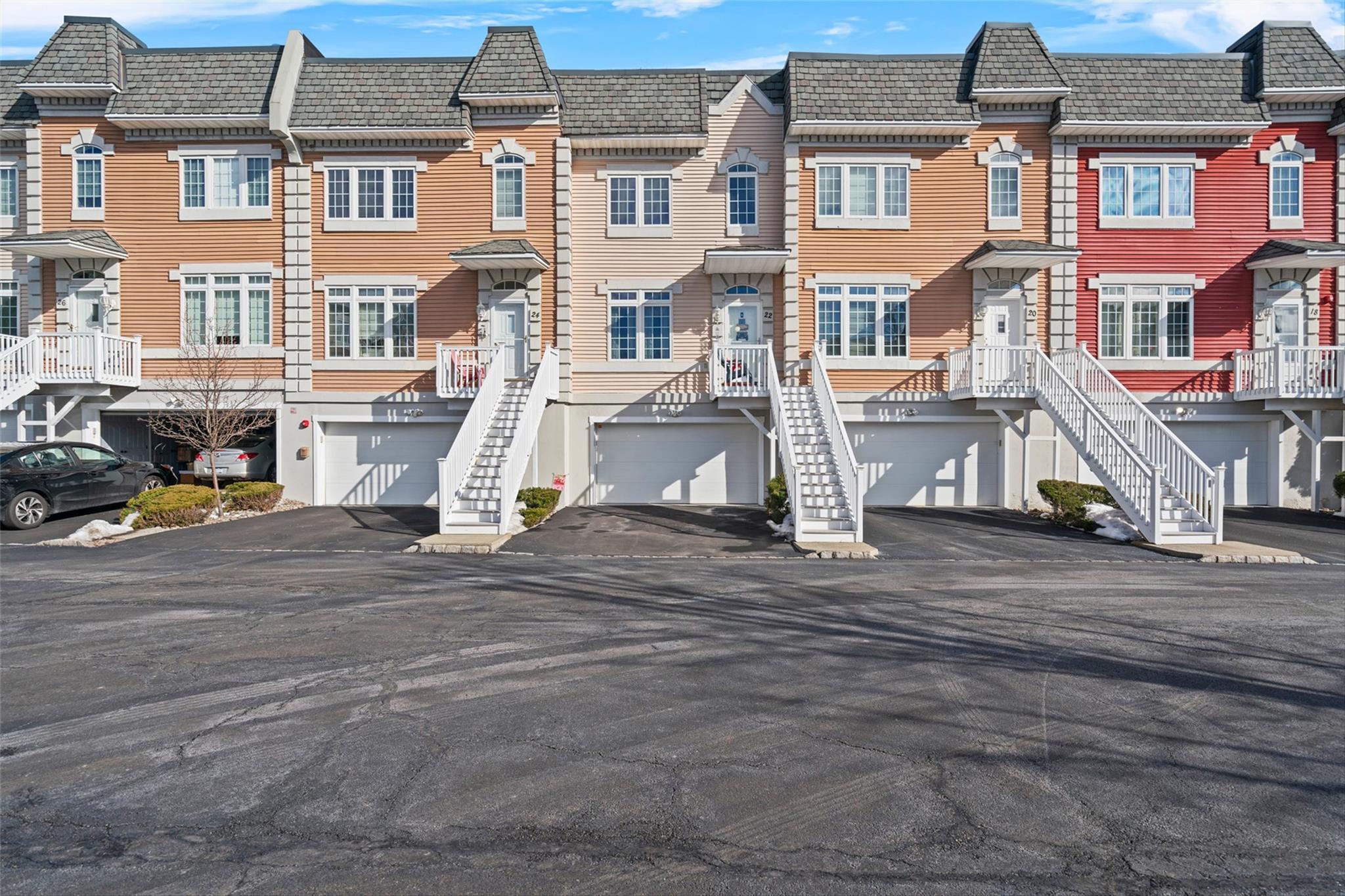 22 Alexander Court, Nanuet, NY 10954