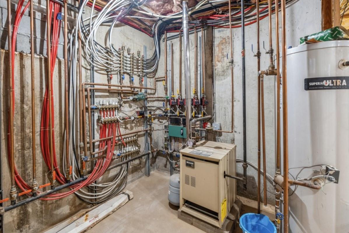 8 Hilltop Drive, Bayville, NY 11709