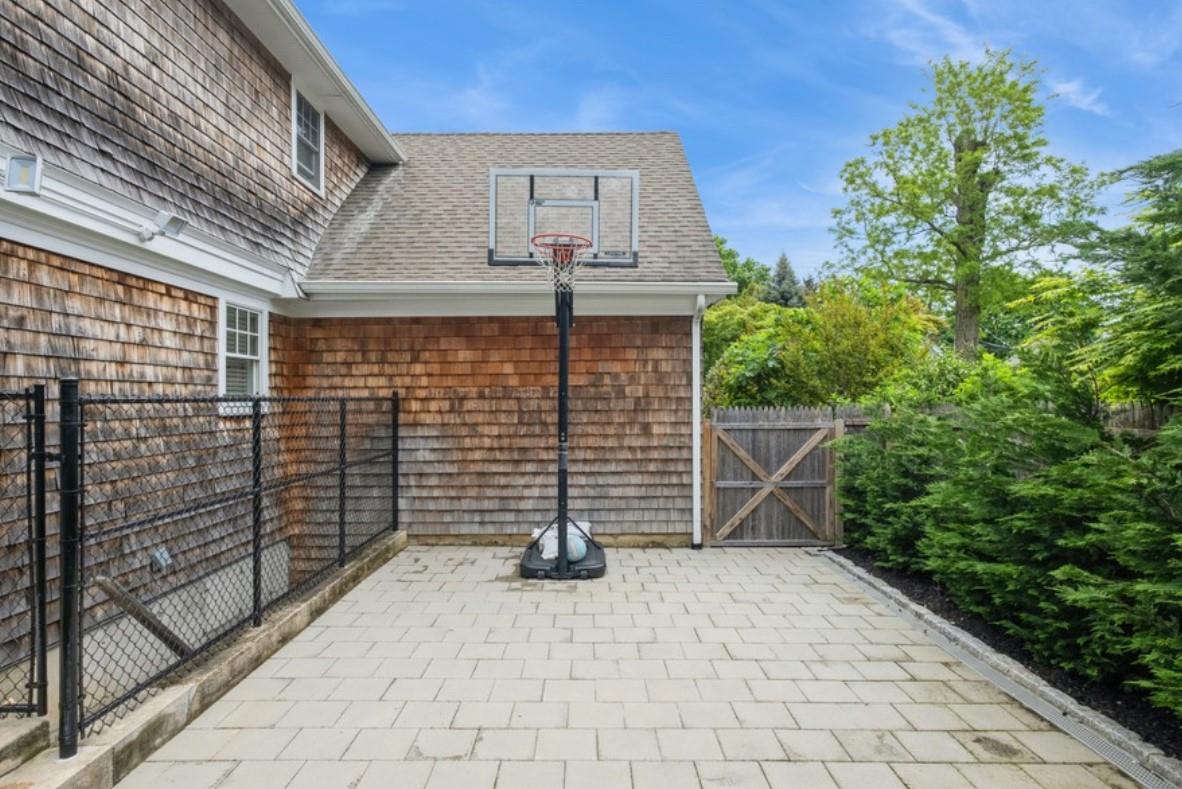 8 Hilltop Drive, Bayville, NY 11709