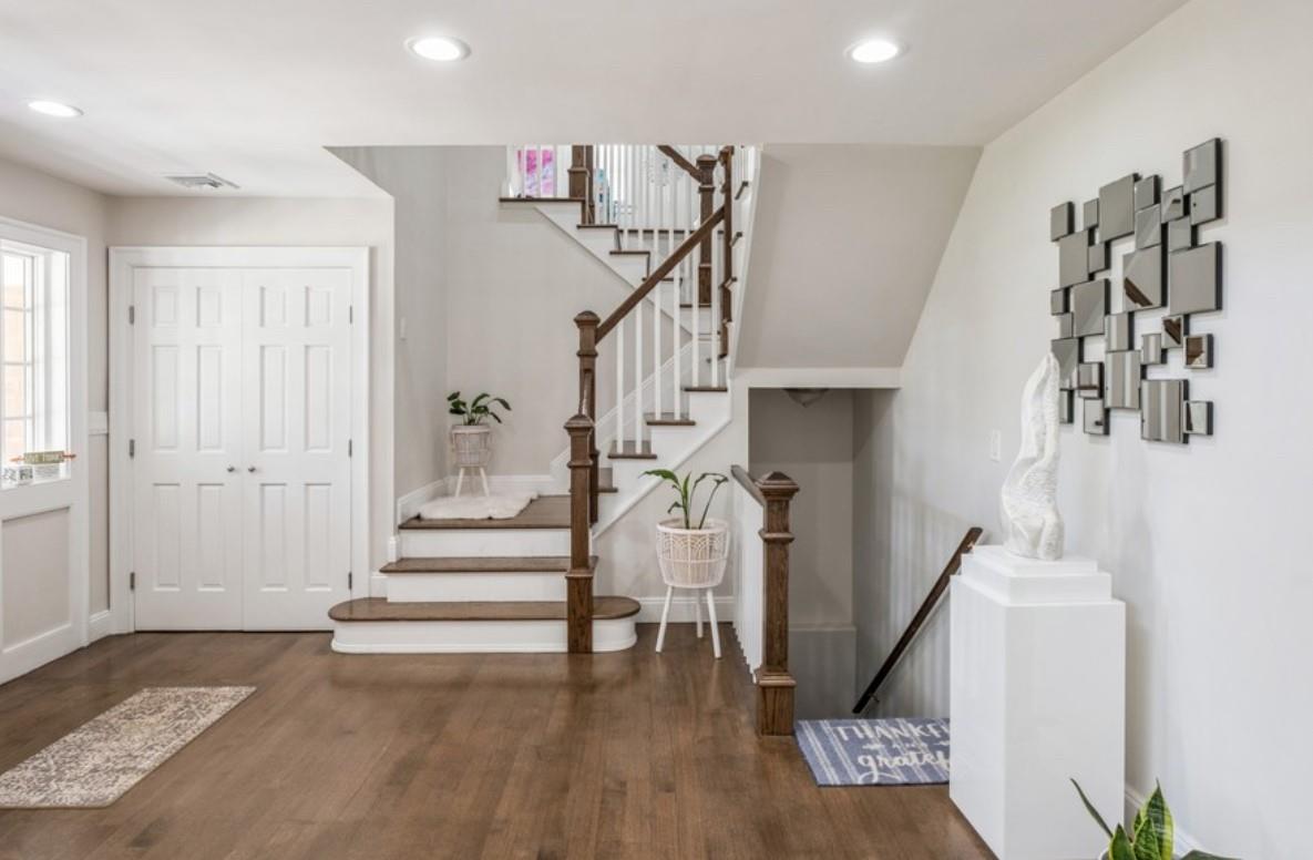 8 Hilltop Drive, Bayville, NY 11709