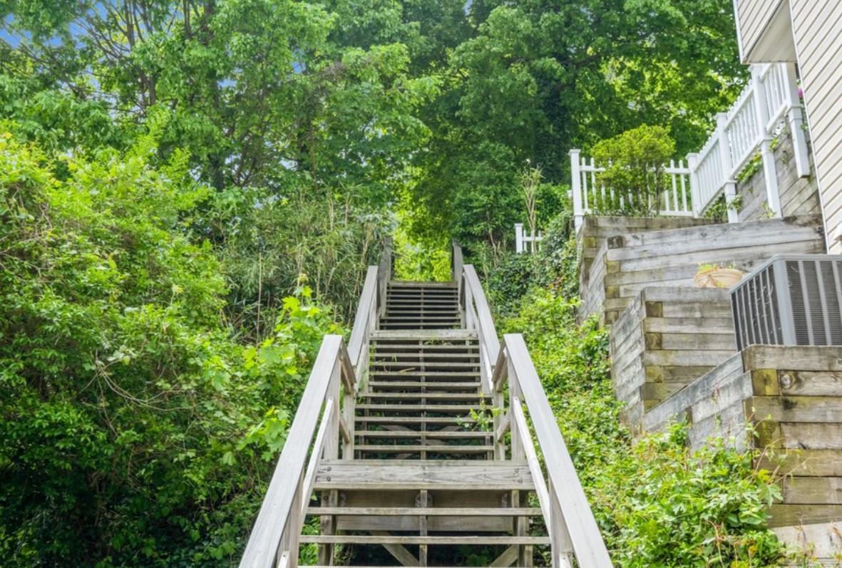 8 Hilltop Drive, Bayville, NY 11709