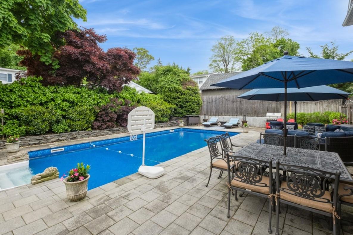 8 Hilltop Drive, Bayville, NY 11709