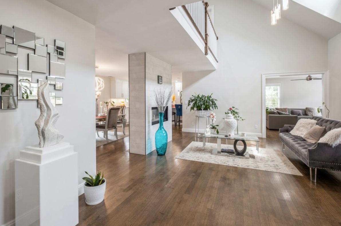 8 Hilltop Drive, Bayville, NY 11709