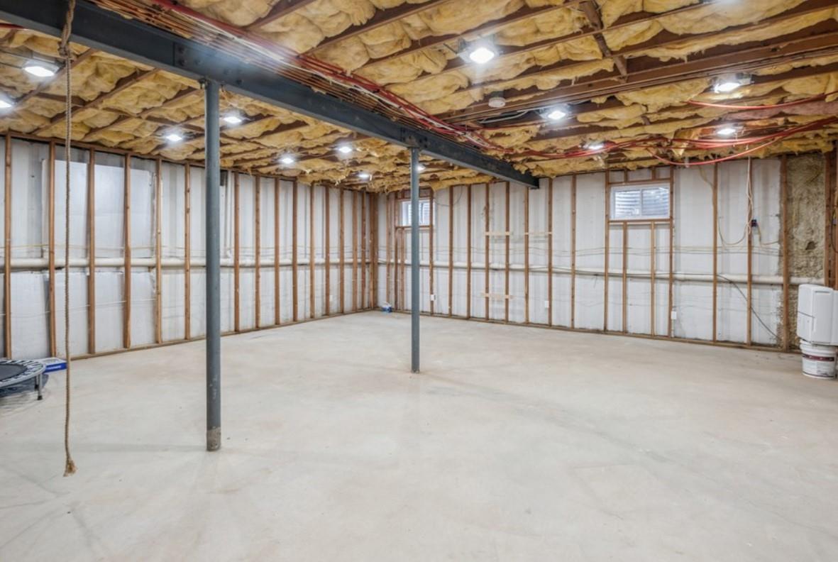 8 Hilltop Drive, Bayville, NY 11709