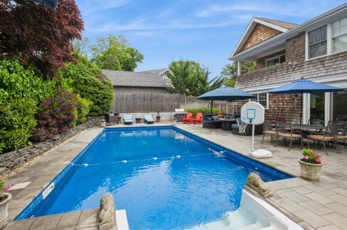 8 Hilltop Drive, Bayville, NY 11709