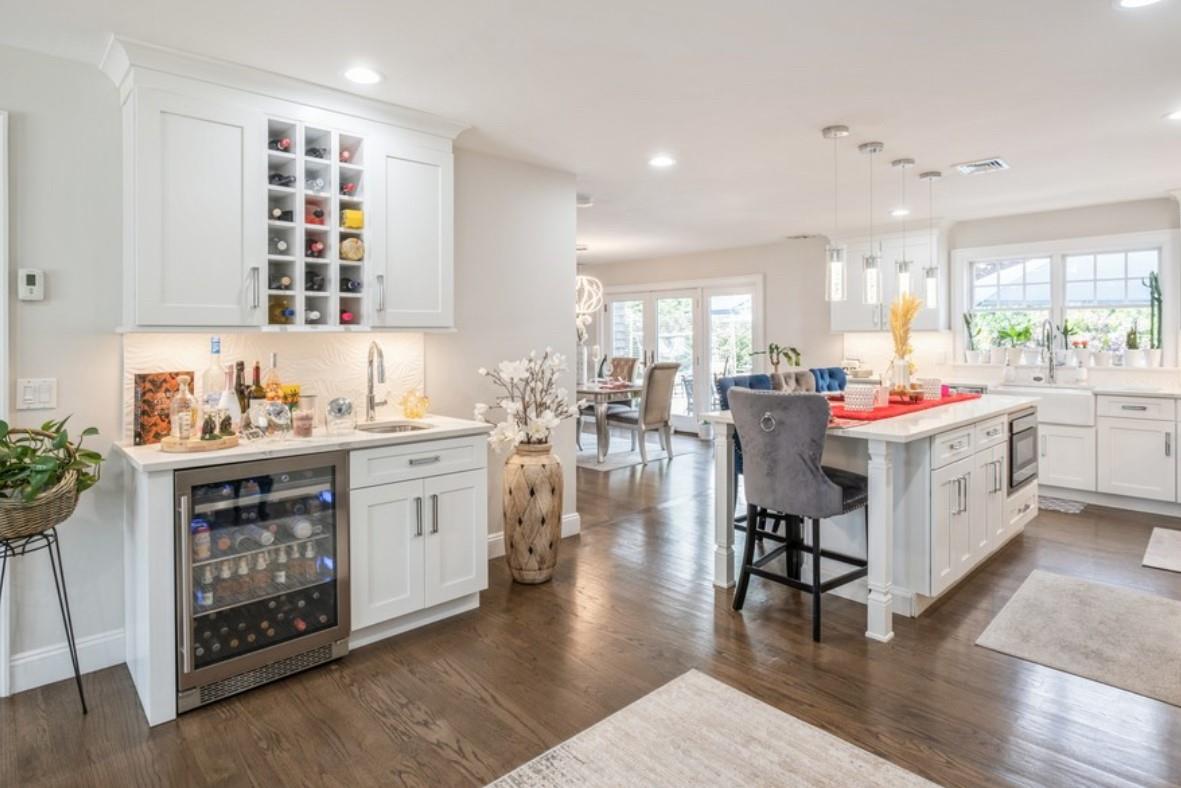 8 Hilltop Drive, Bayville, NY 11709