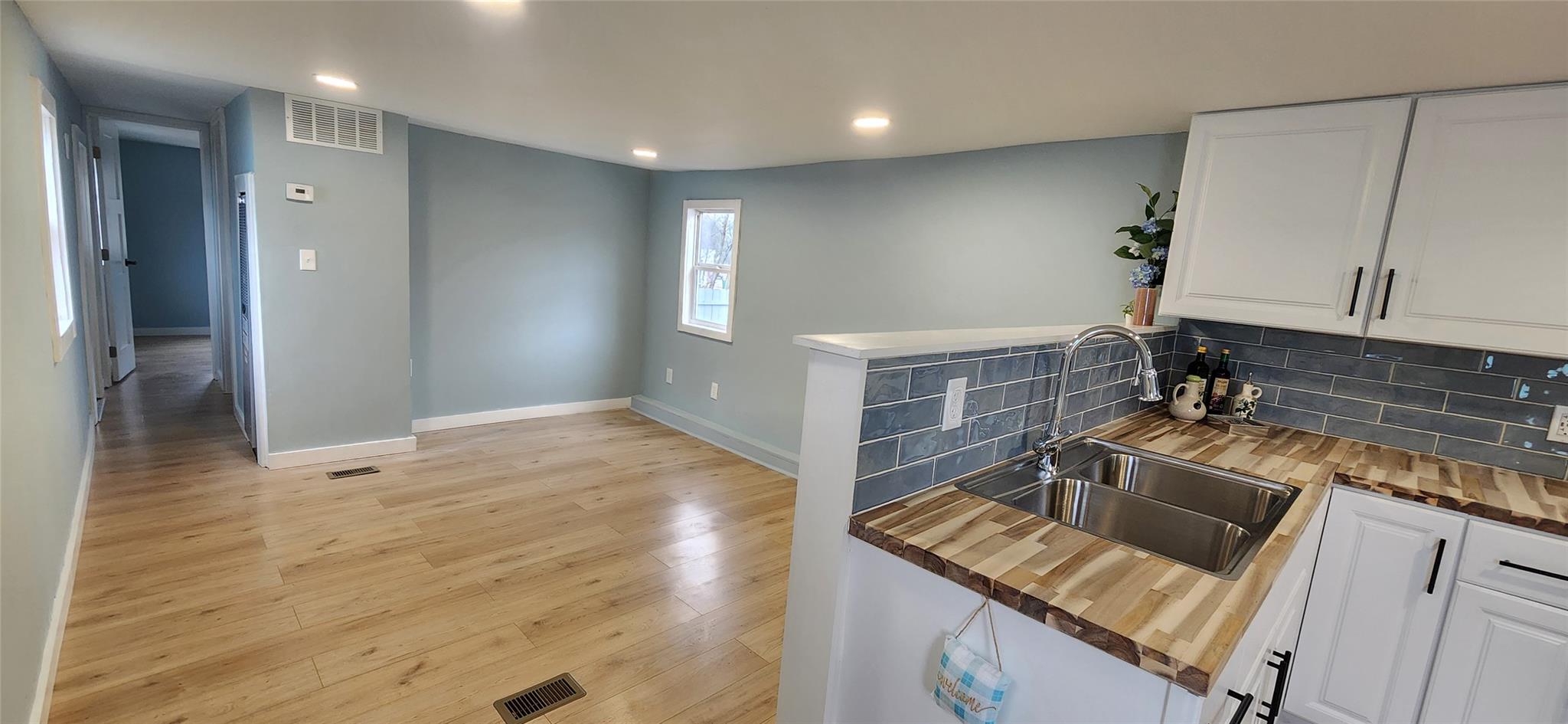 33 Debra Ct, Poughkeepsie, NY 12601