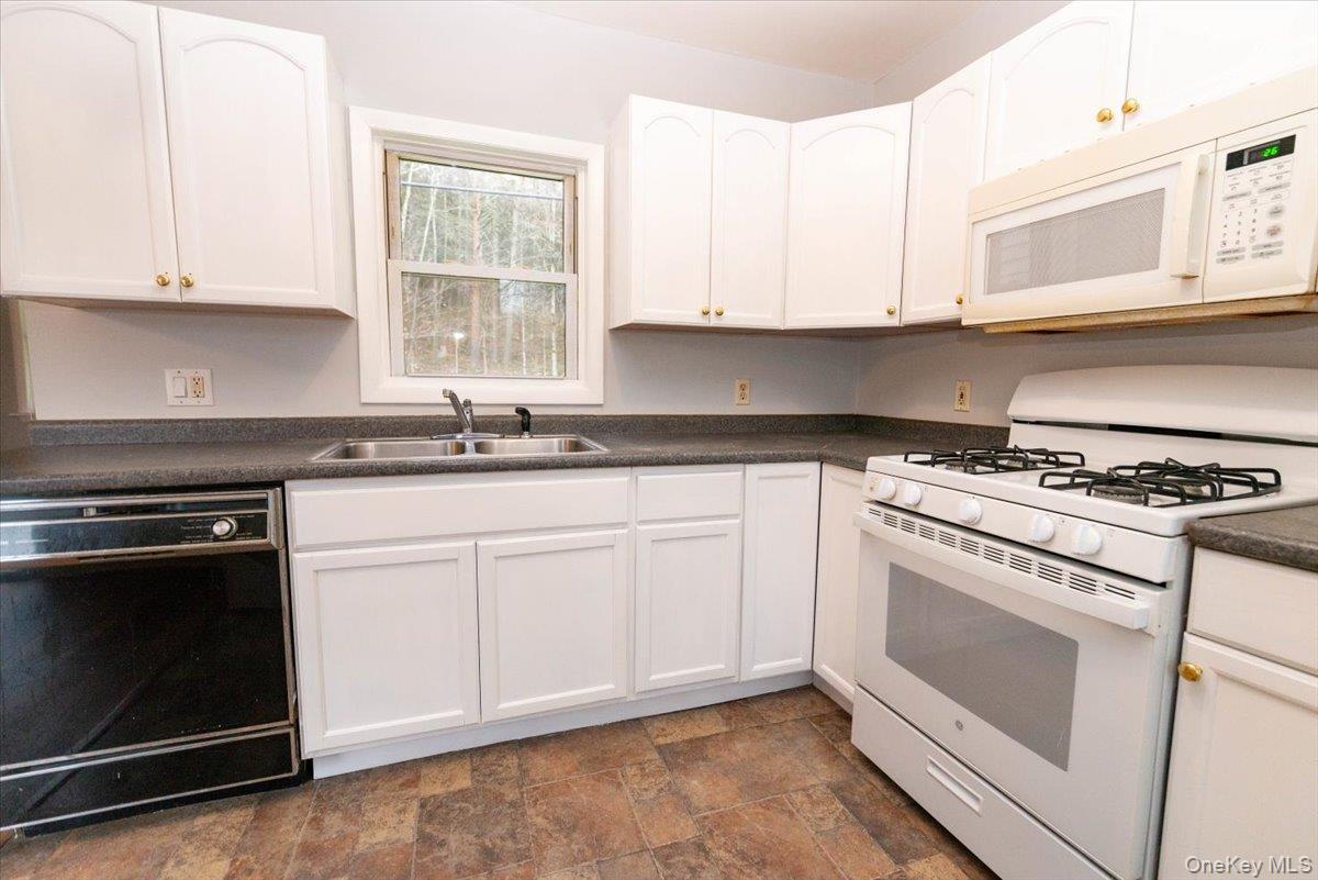 700 Sackett Lake Road, Monticello, NY 12701