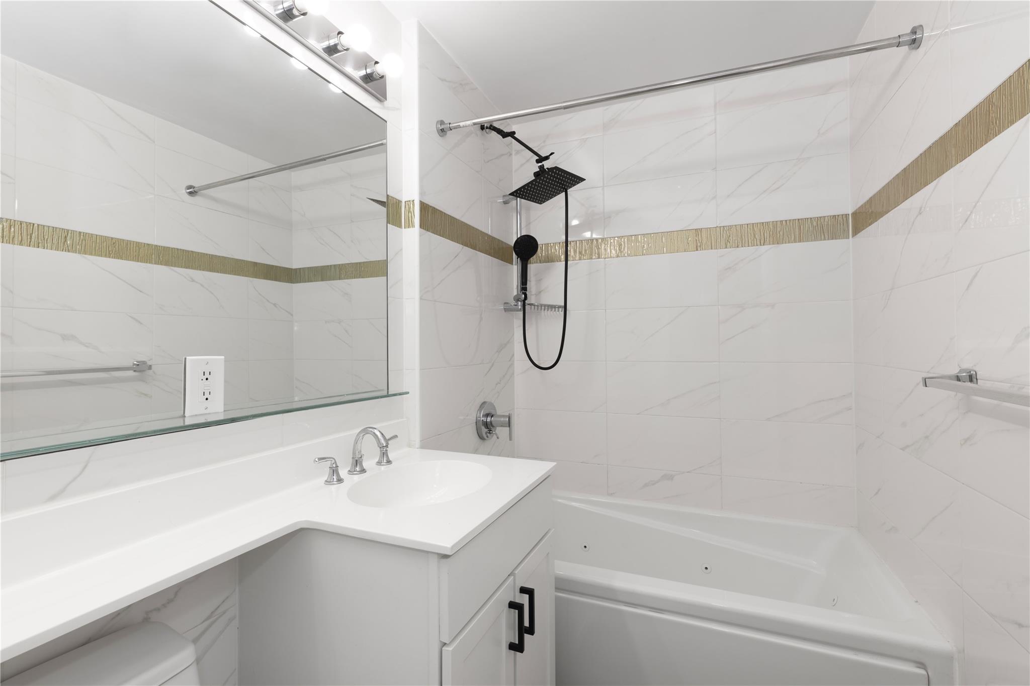 116-11 Curzon Road # 1B, Kew Gardens, NY 11418