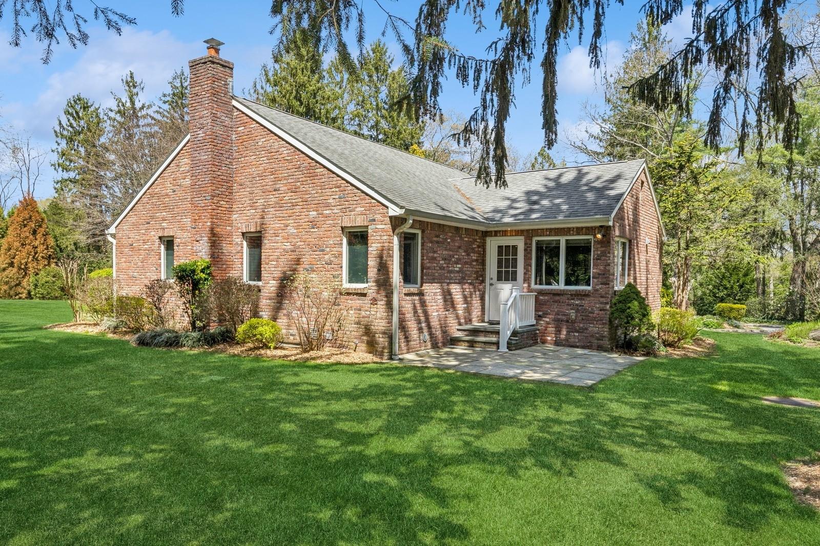 1926 Midlane Road, Muttontown, NY 11791