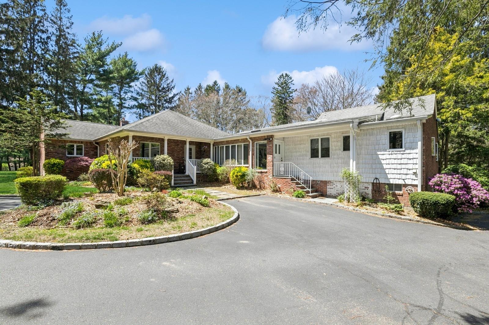 1926 Midlane Road, Muttontown, NY 11791