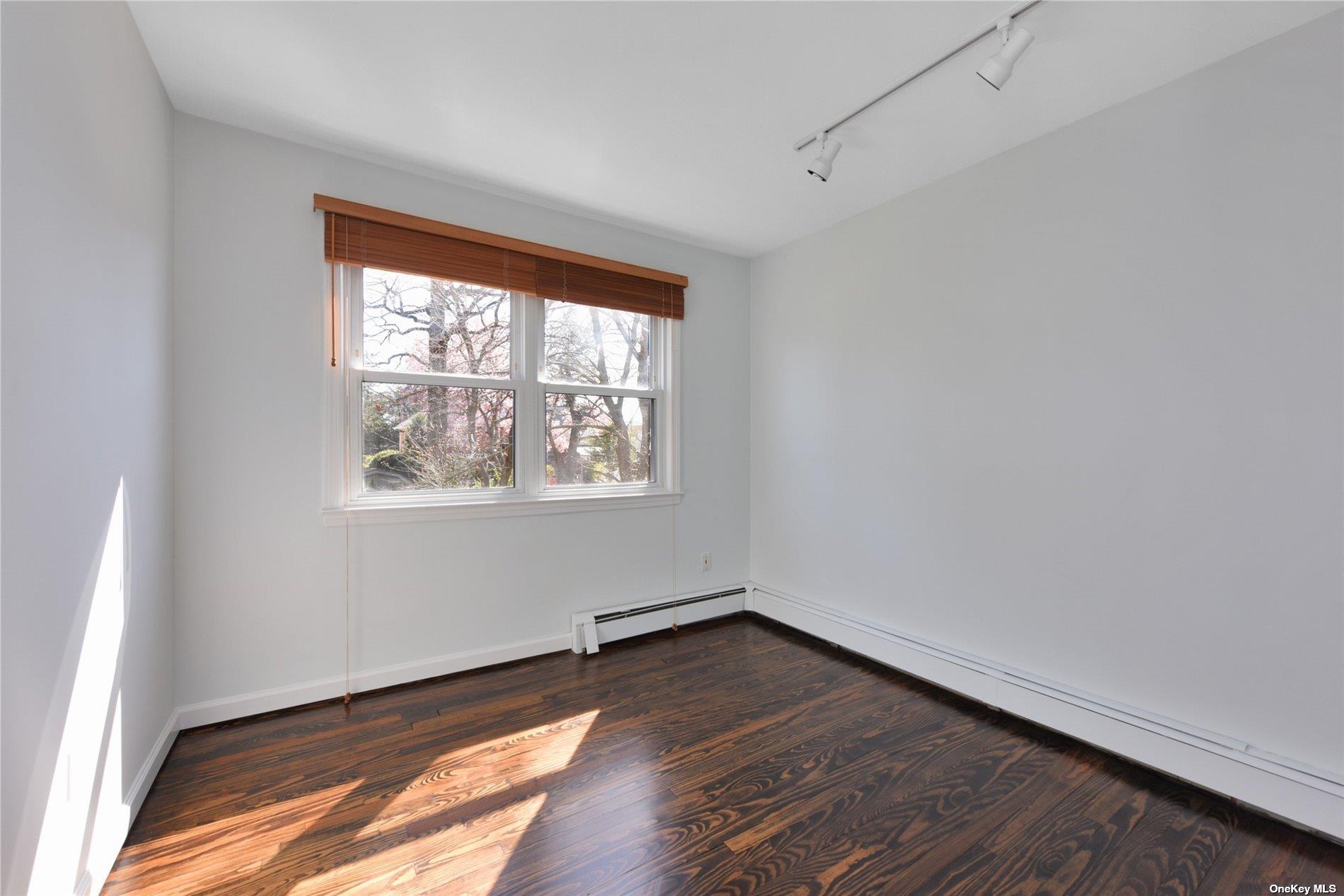 6 Dunes Lane # 2nd Fl, Port Washington, NY 11050