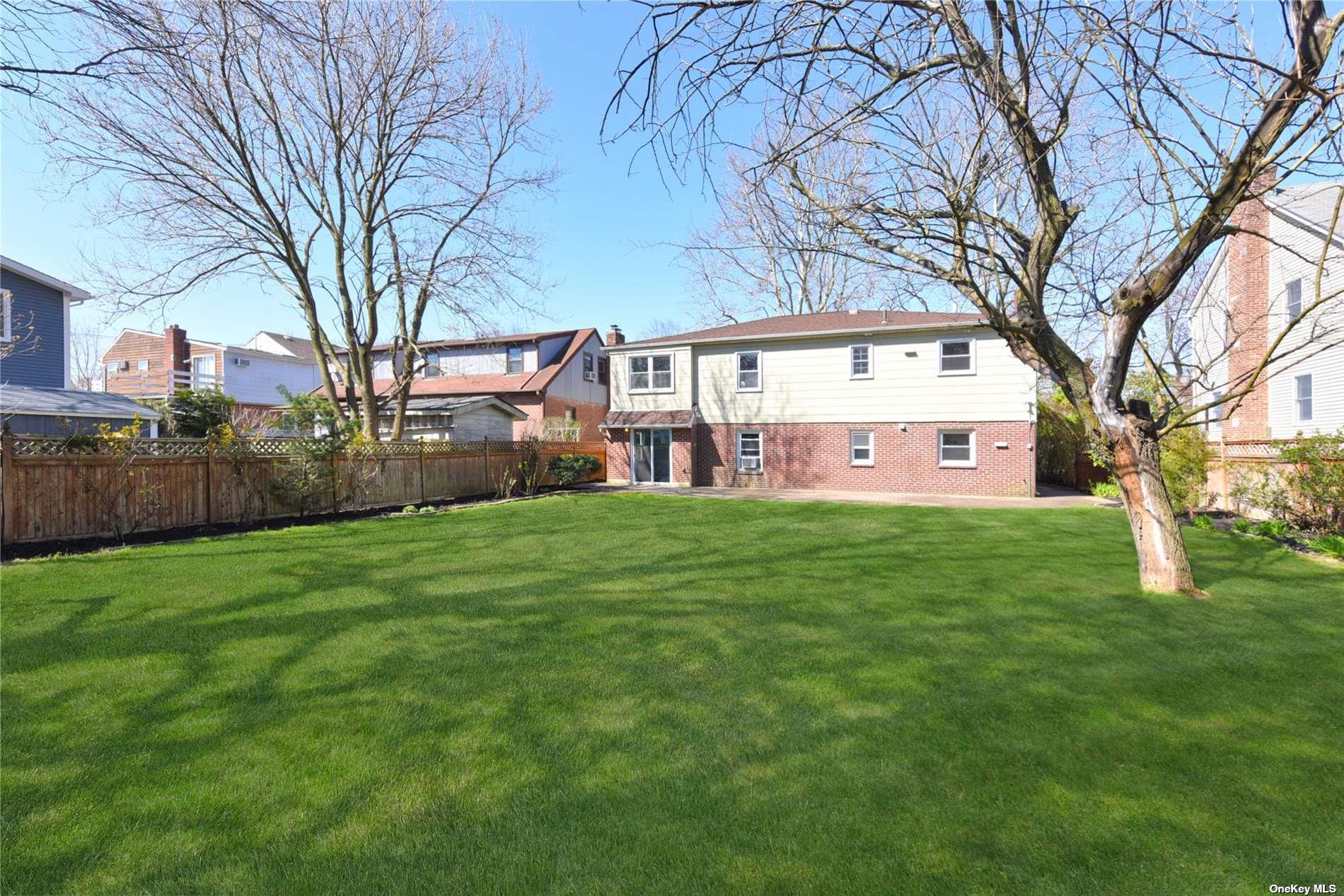 6 Dunes Lane # 2nd Fl, Port Washington, NY 11050