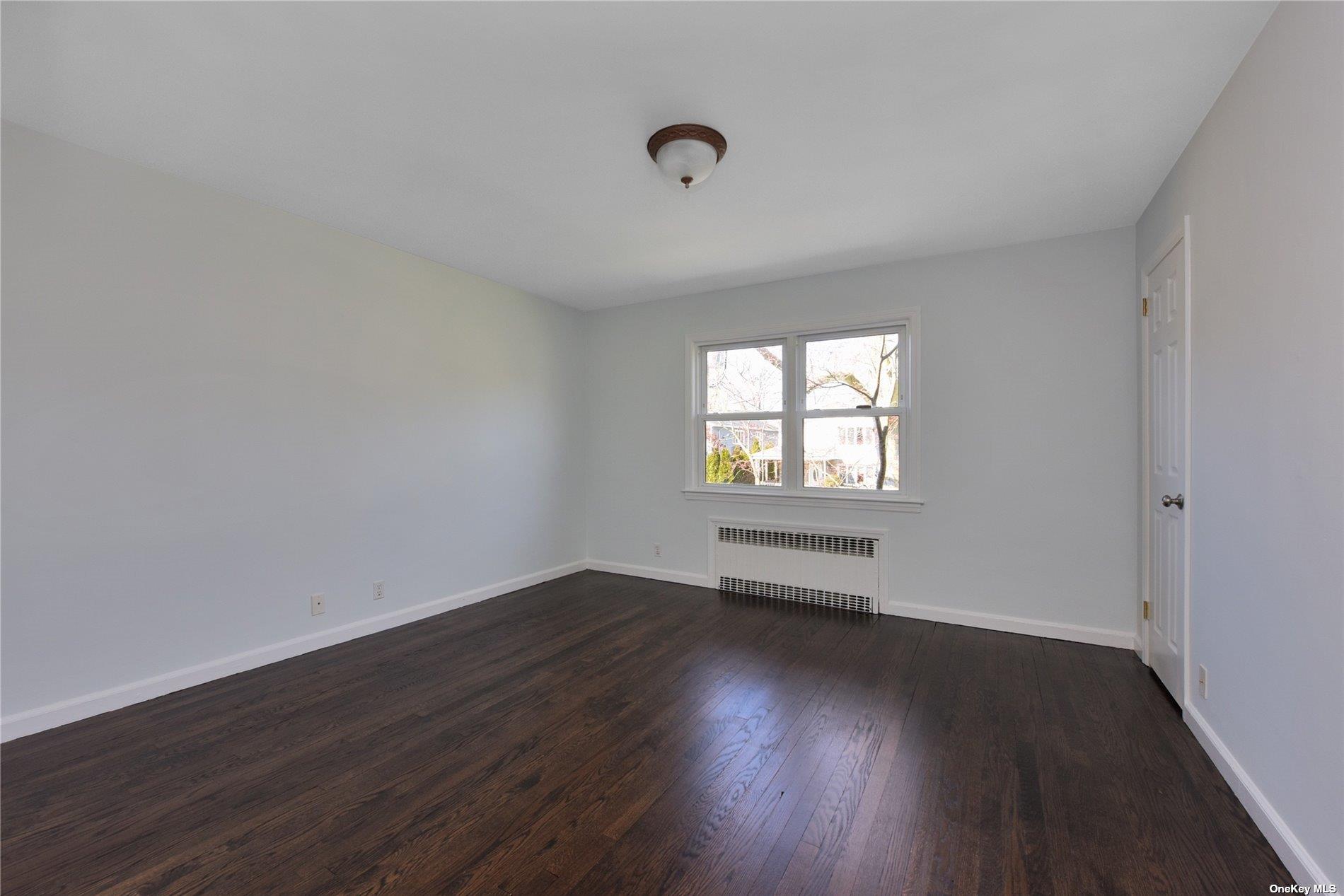 6 Dunes Lane # 2nd Fl, Port Washington, NY 11050