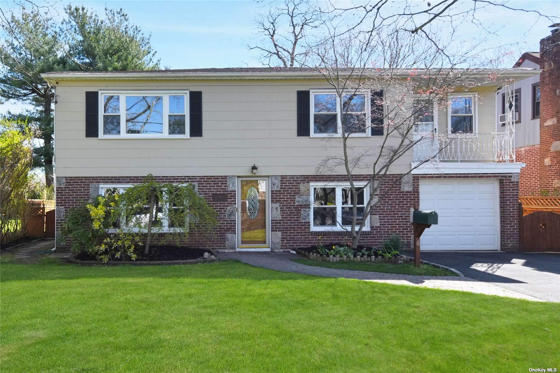 6 Dunes Lane # 2nd Fl, Port Washington, NY 11050