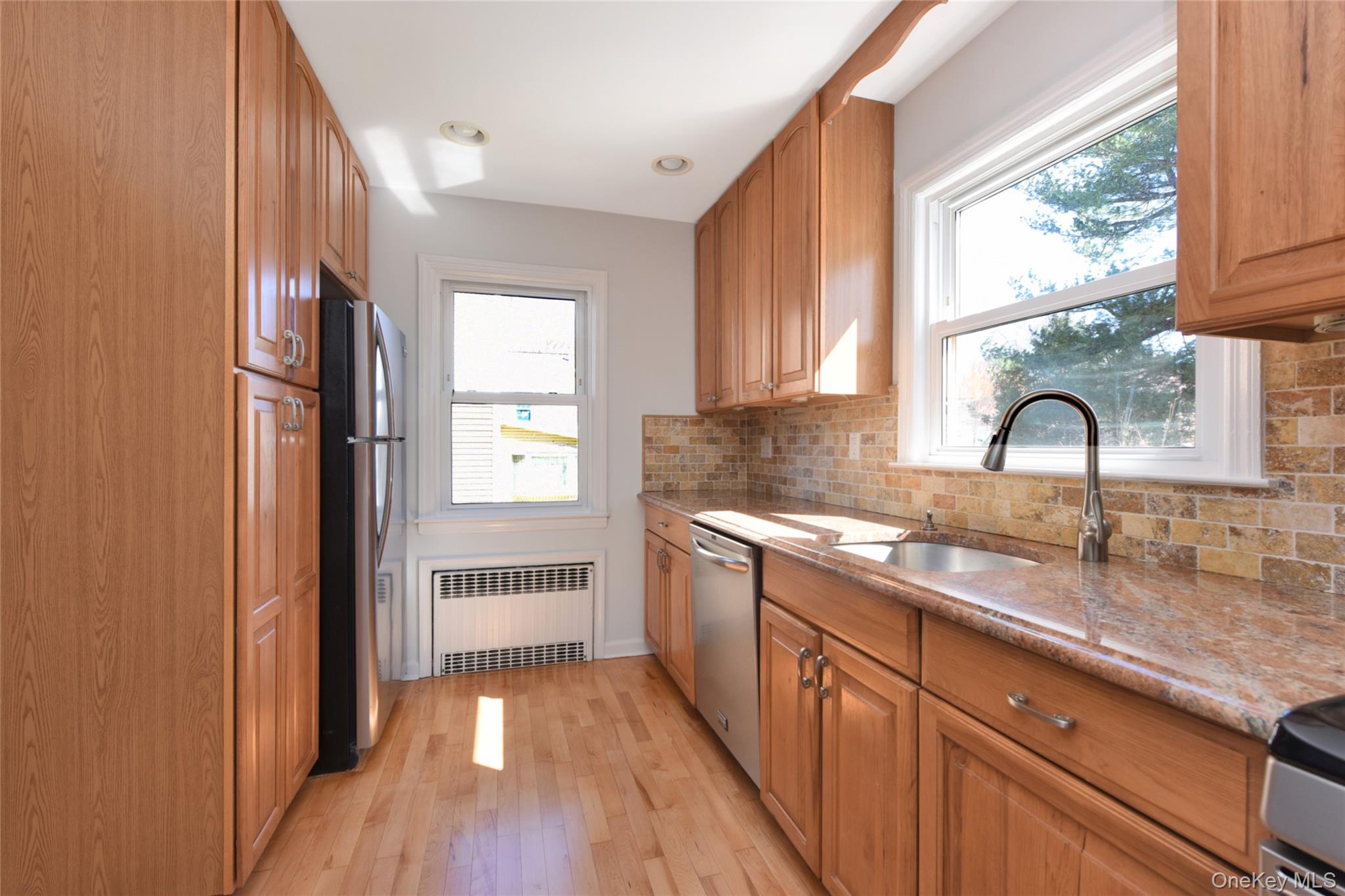 6 Dunes Lane # 2nd Fl, Port Washington, NY 11050