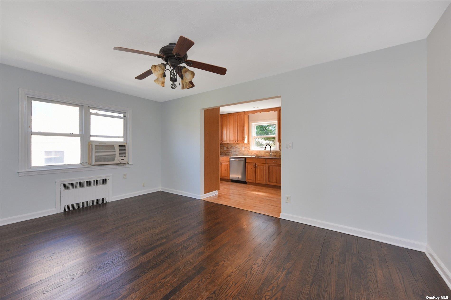 6 Dunes Lane # 2nd Fl, Port Washington, NY 11050