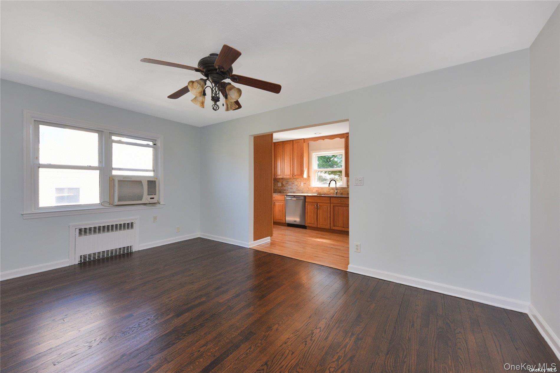 6 Dunes Lane # 2nd Fl, Port Washington, NY 11050