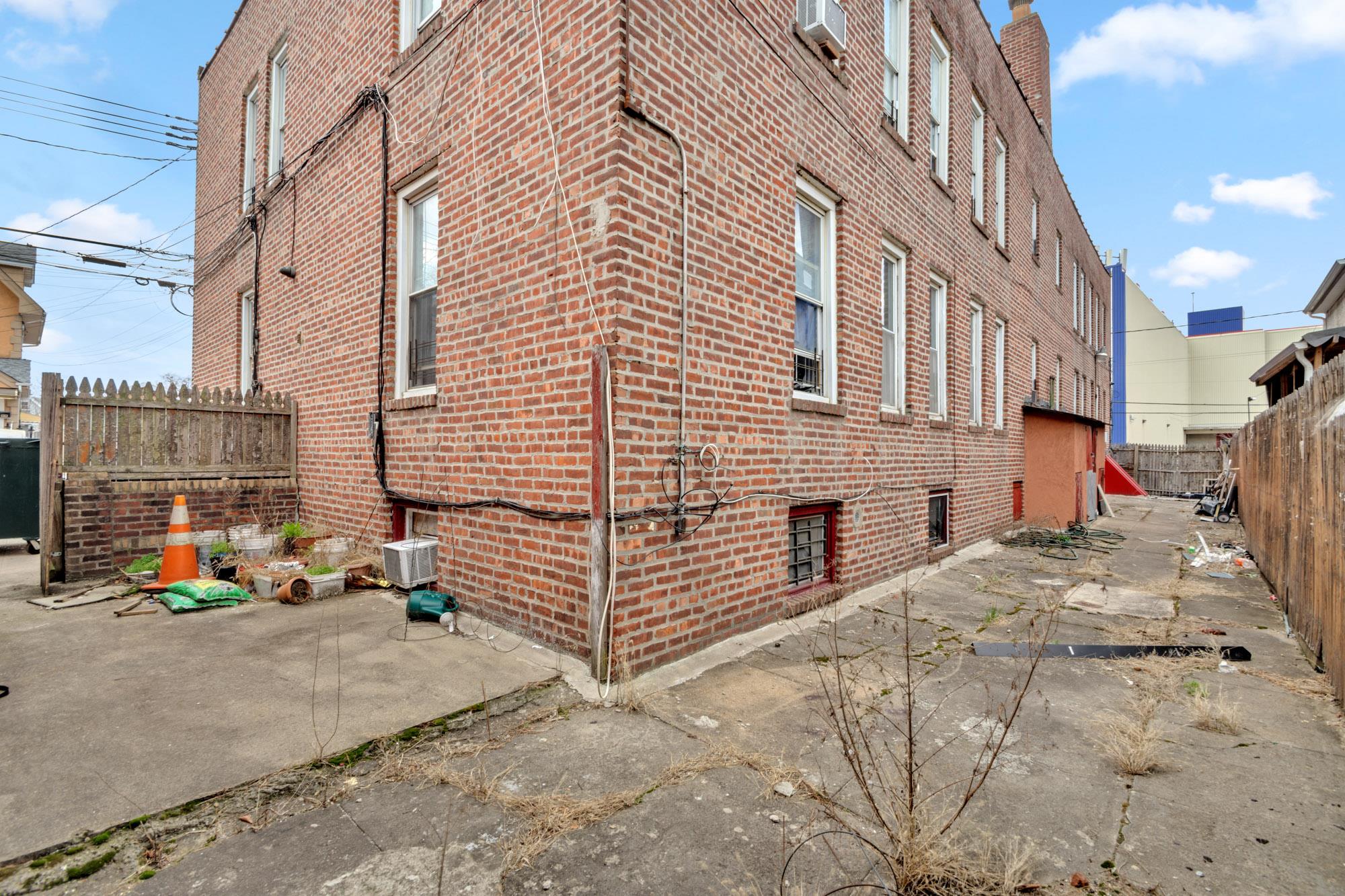 95-03 Cresskill Place, Jamaica, NY 11435