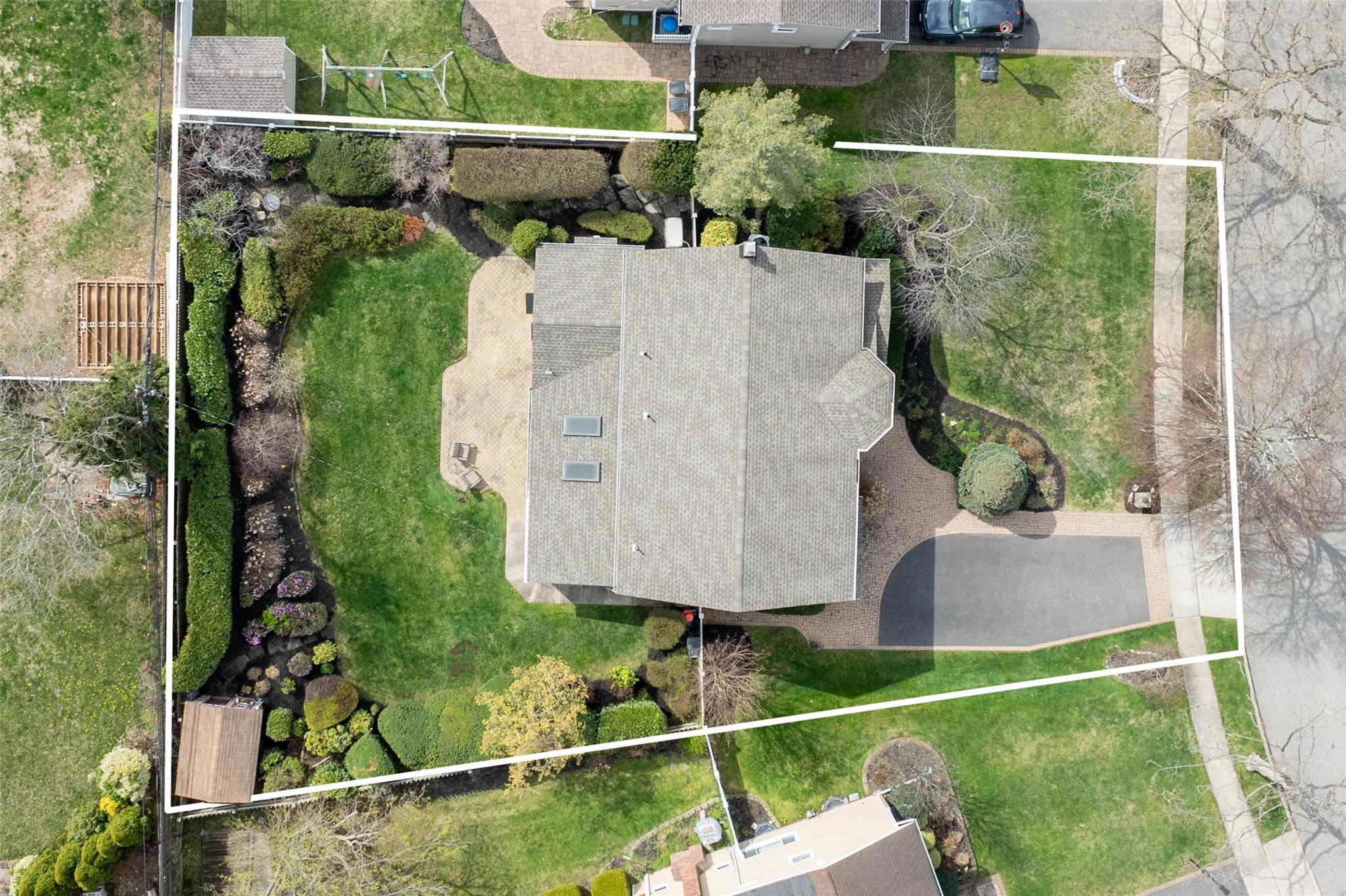 8 Pequa Lane, Commack, NY 11725