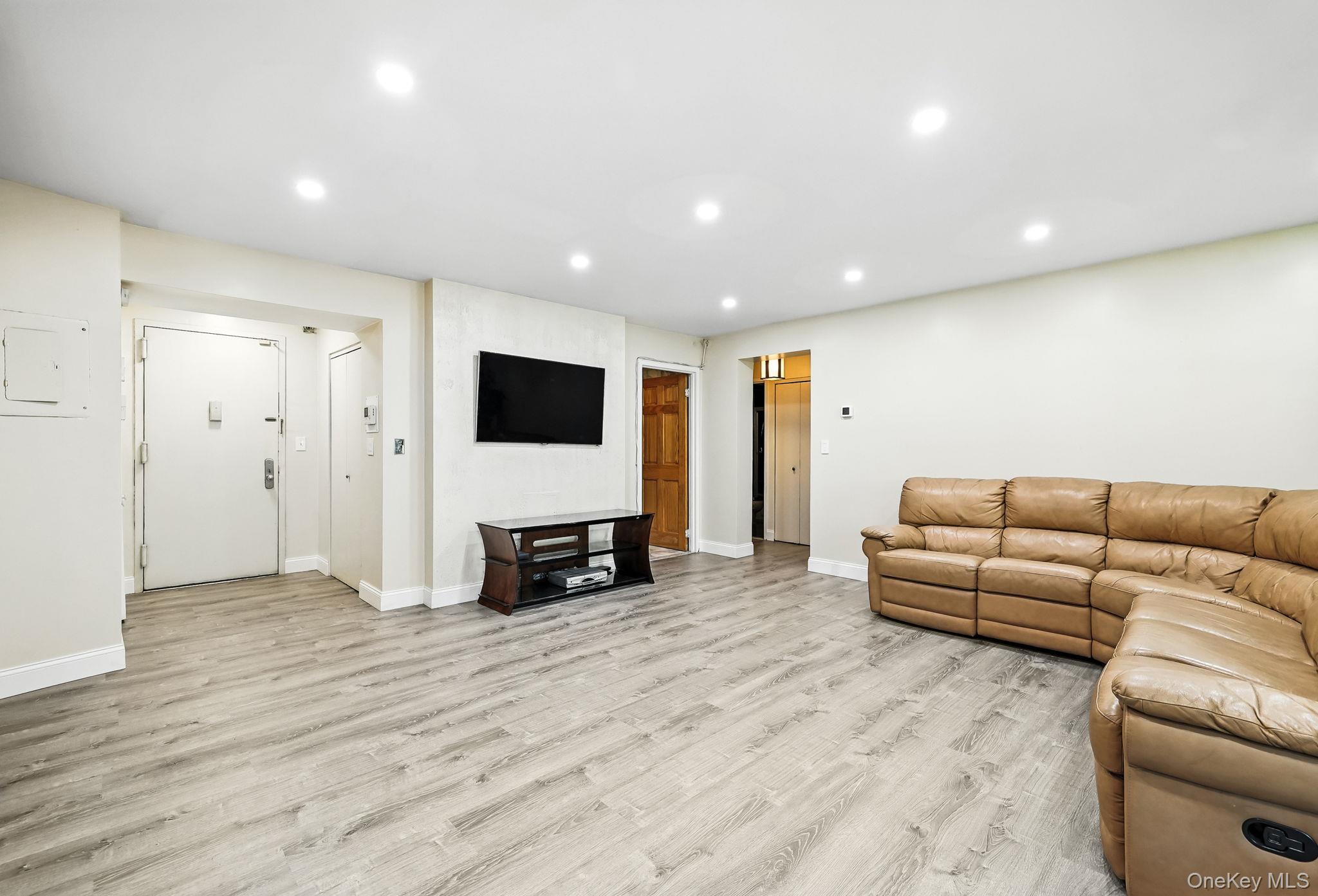 1374 Midland Avenue # PH9, Bronxville, NY 10708