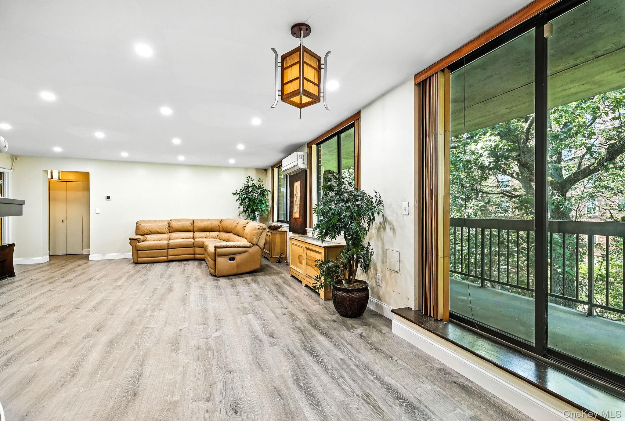 1374 Midland Avenue # PH9, Bronxville, NY 10708