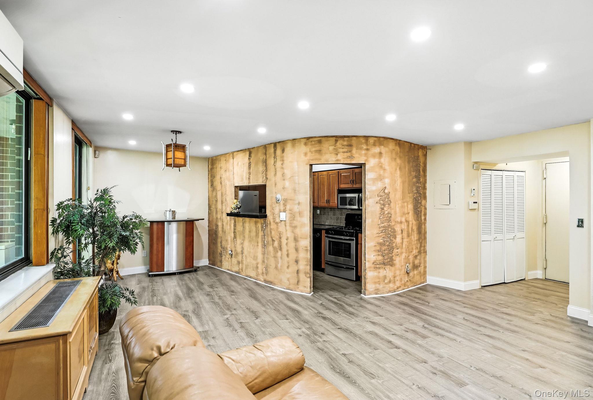 1374 Midland Avenue # PH9, Bronxville, NY 10708