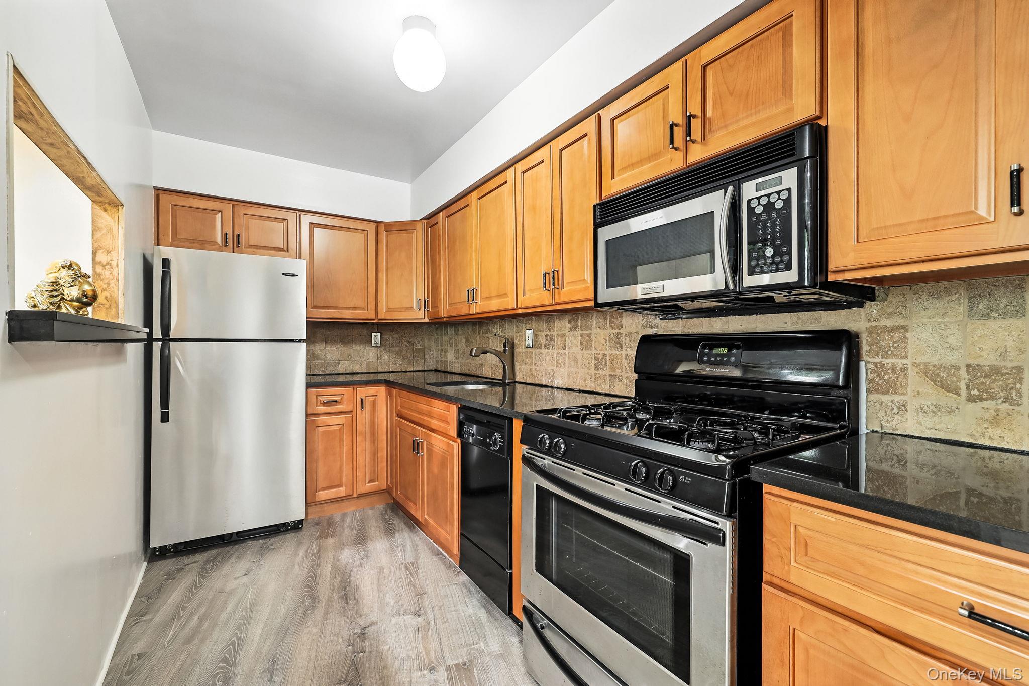 1374 Midland Avenue # PH9, Bronxville, NY 10708