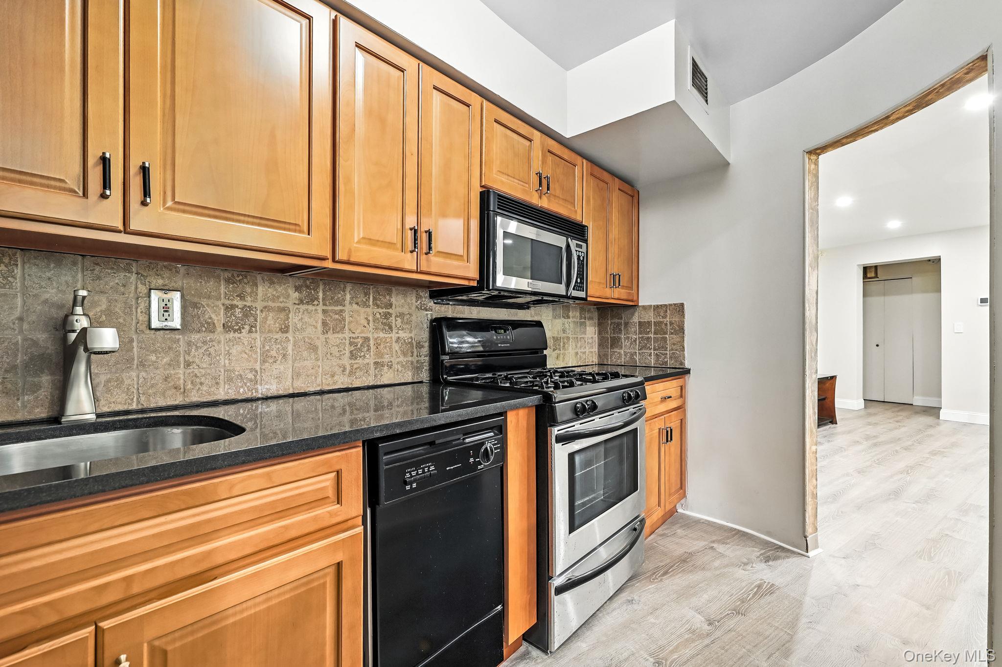 1374 Midland Avenue # PH9, Bronxville, NY 10708