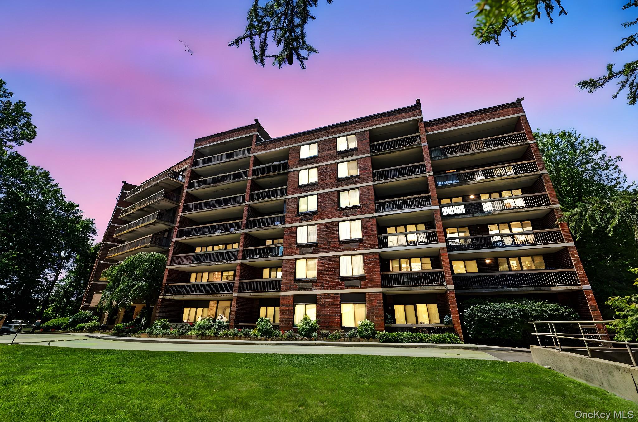 1374 Midland Avenue # PH9, Bronxville, NY 10708