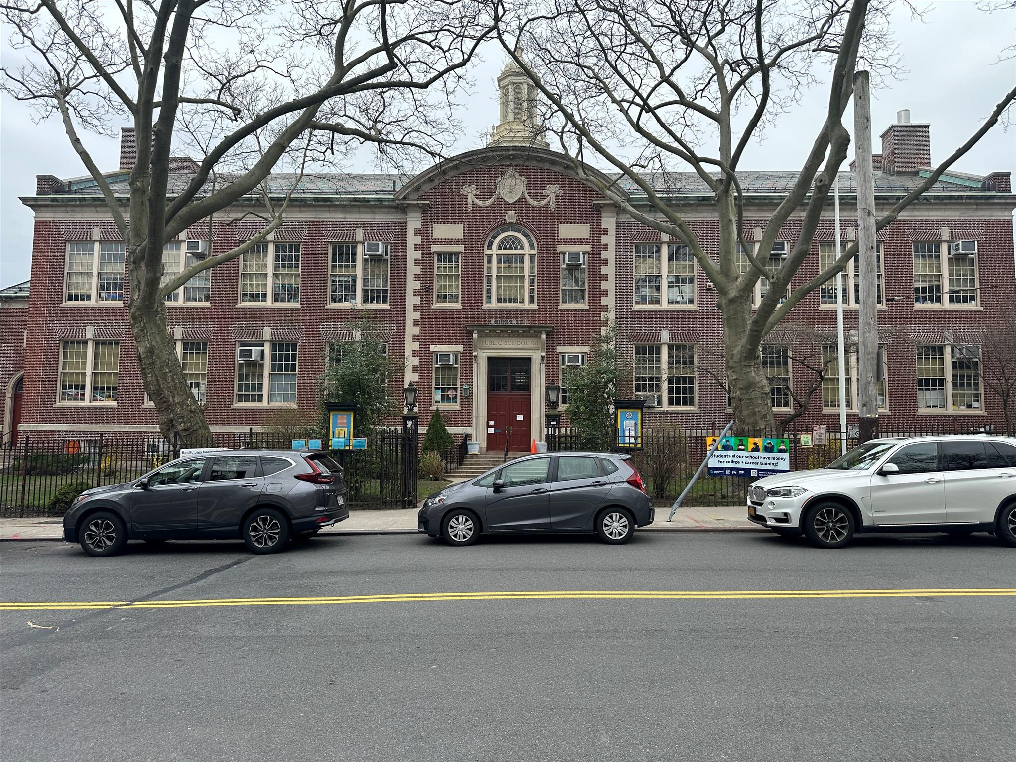 241-20 Northern Boulevard # 1M, Douglaston, NY 11362