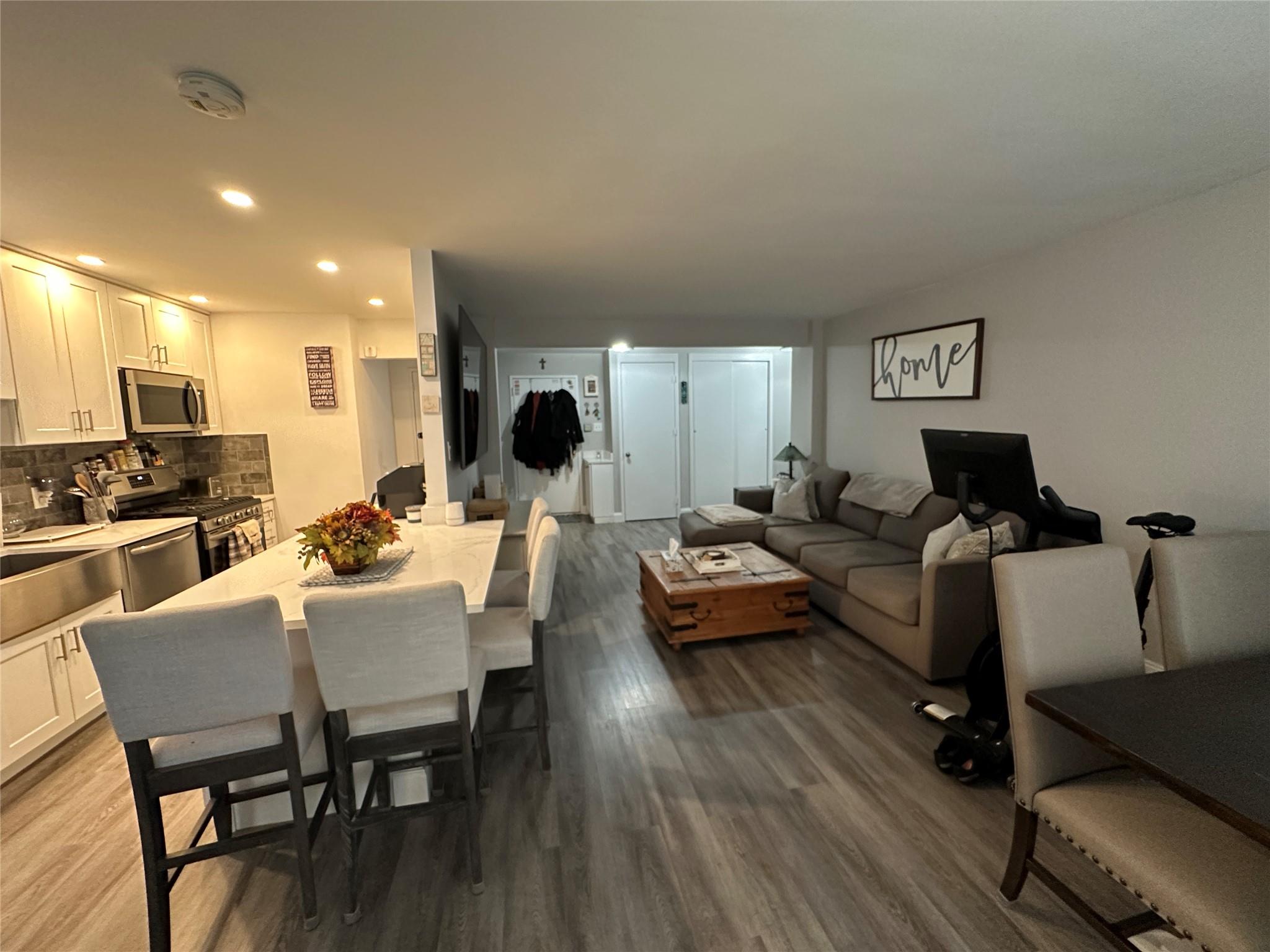 241-20 Northern Boulevard # 1M, Douglaston, NY 11362