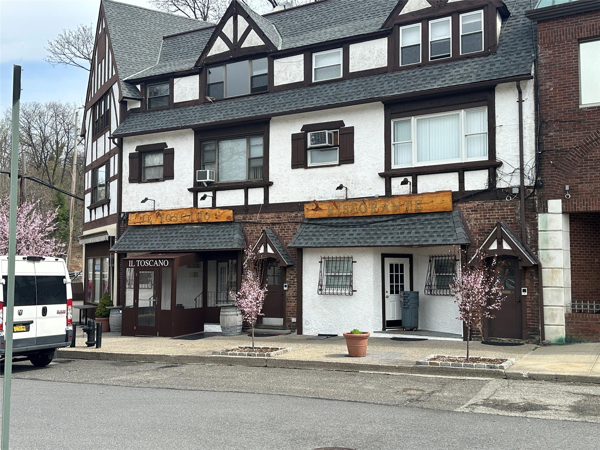 241-20 Northern Boulevard # 1M, Douglaston, NY 11362