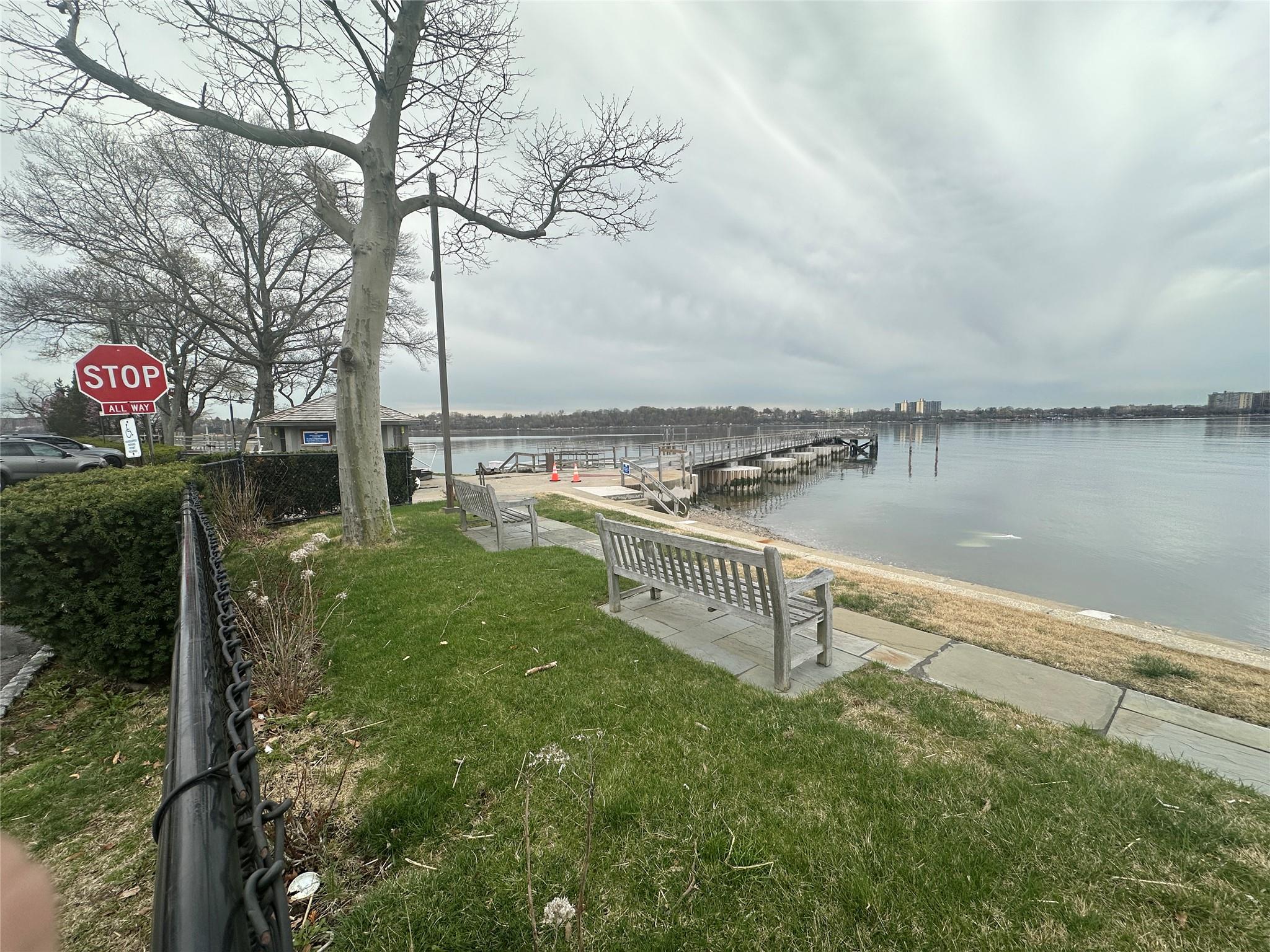 241-20 Northern Boulevard # 1M, Douglaston, NY 11362