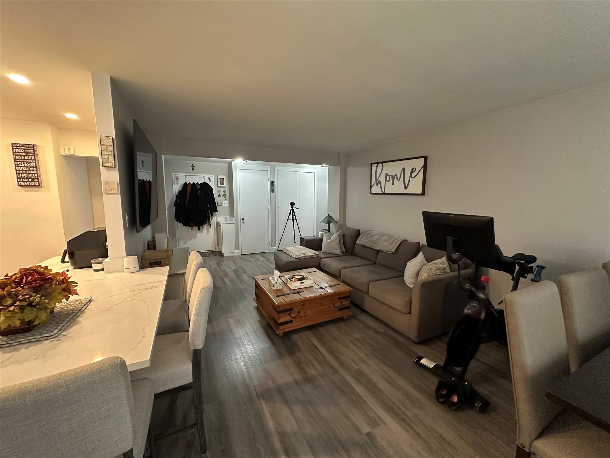 241-20 Northern Boulevard # 1M, Douglaston, NY 11362