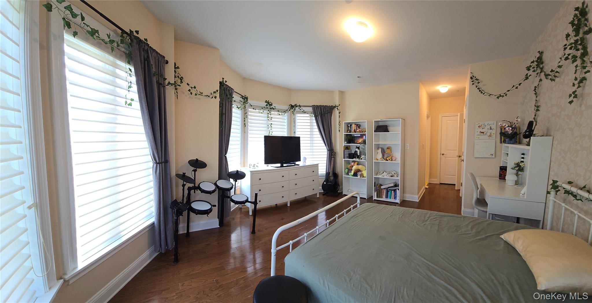 337 Park Crescent, College Point, NY 11356