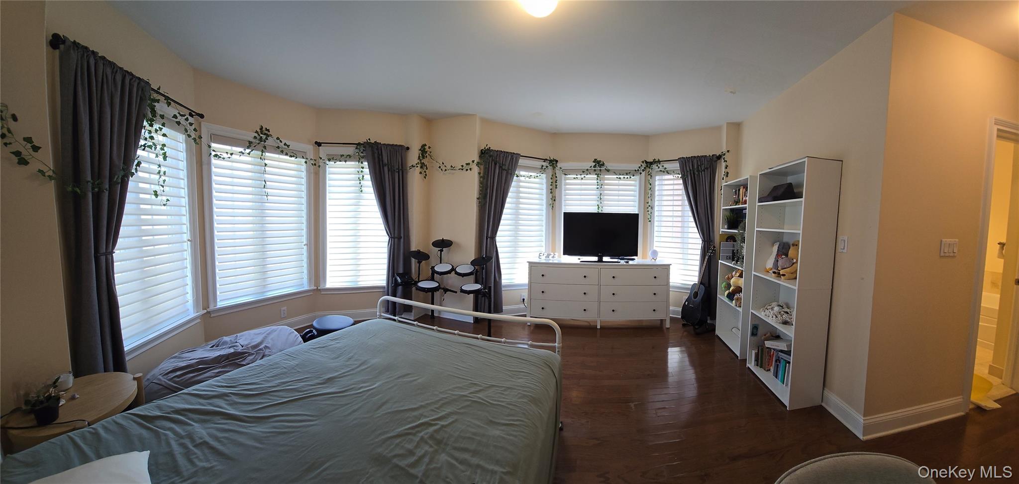 337 Park Crescent, College Point, NY 11356