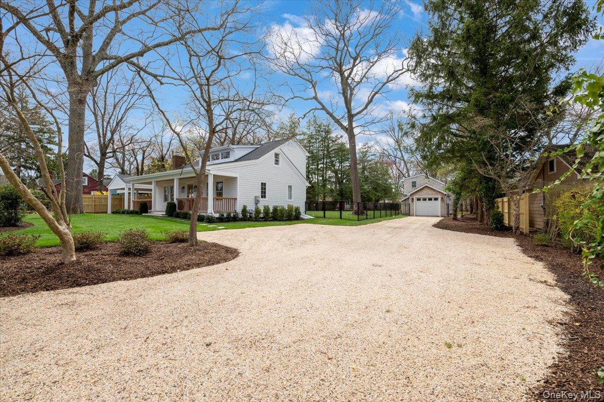 1000 Washington Drive, Centerport, NY 11721