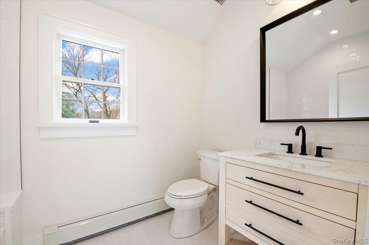 1000 Washington Drive, Centerport, NY 11721