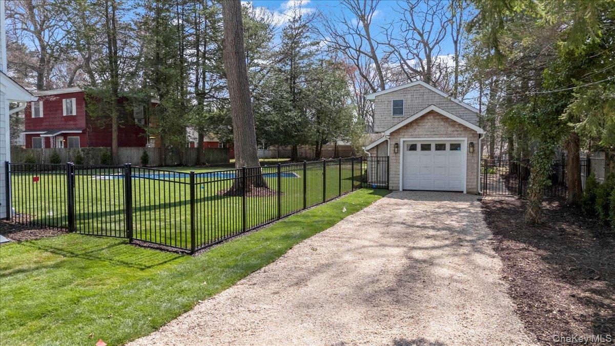 1000 Washington Drive, Centerport, NY 11721