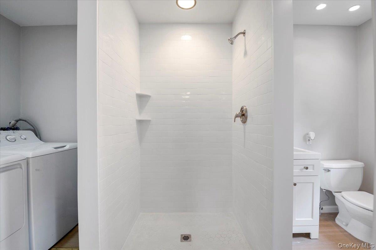 1000 Washington Drive, Centerport, NY 11721