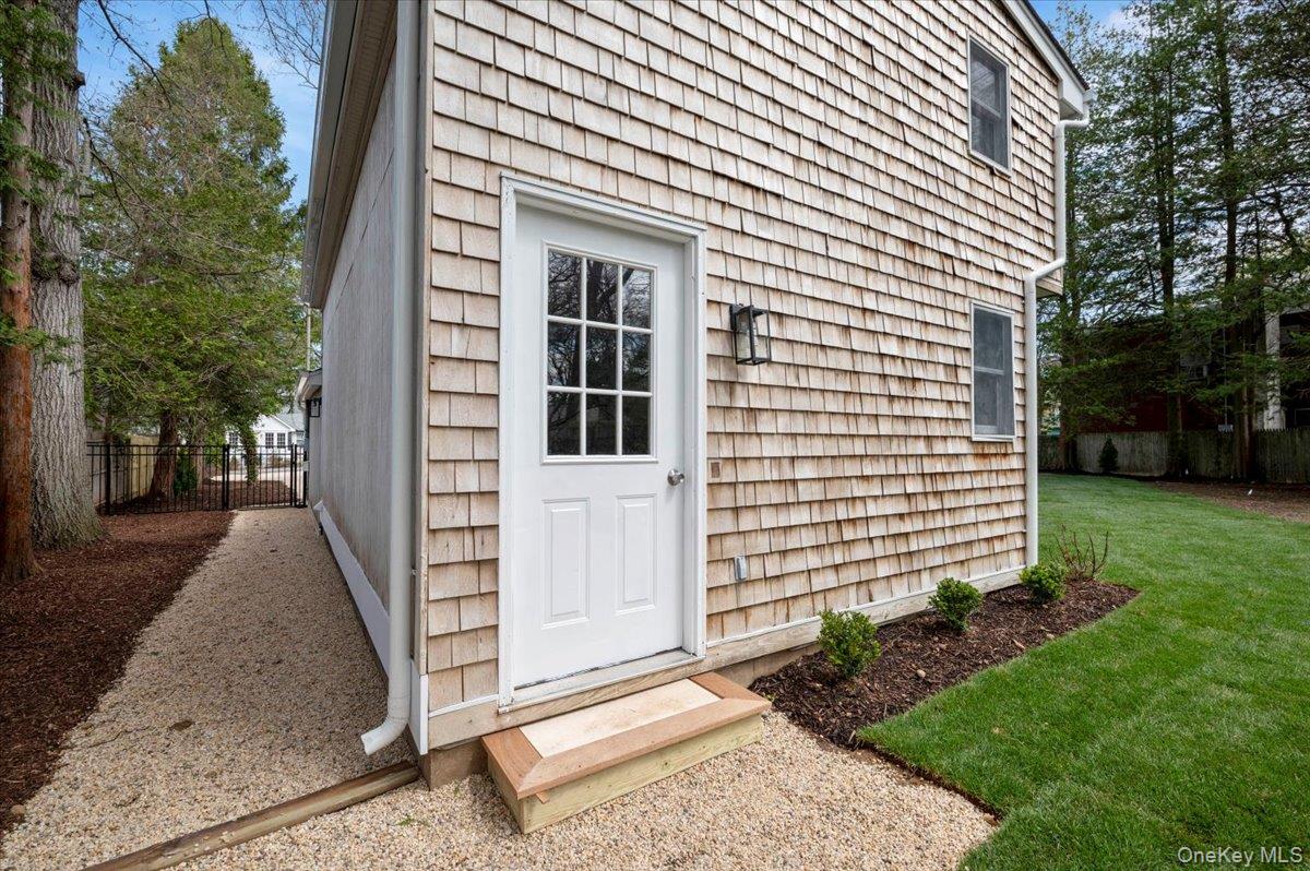 1000 Washington Drive, Centerport, NY 11721