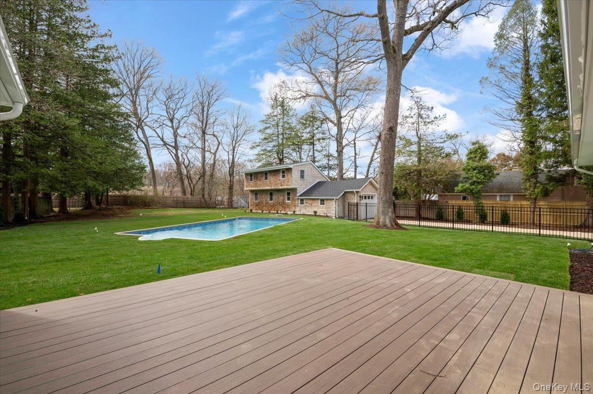 1000 Washington Drive, Centerport, NY 11721