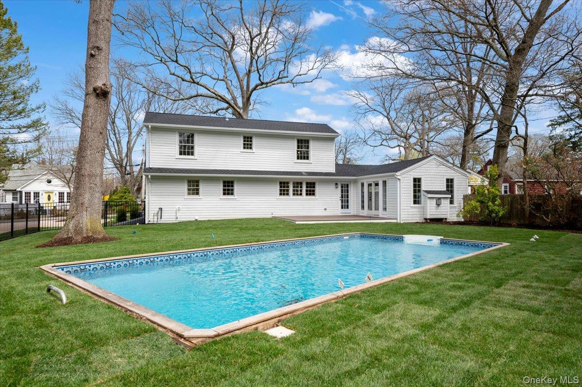 1000 Washington Drive, Centerport, NY 11721