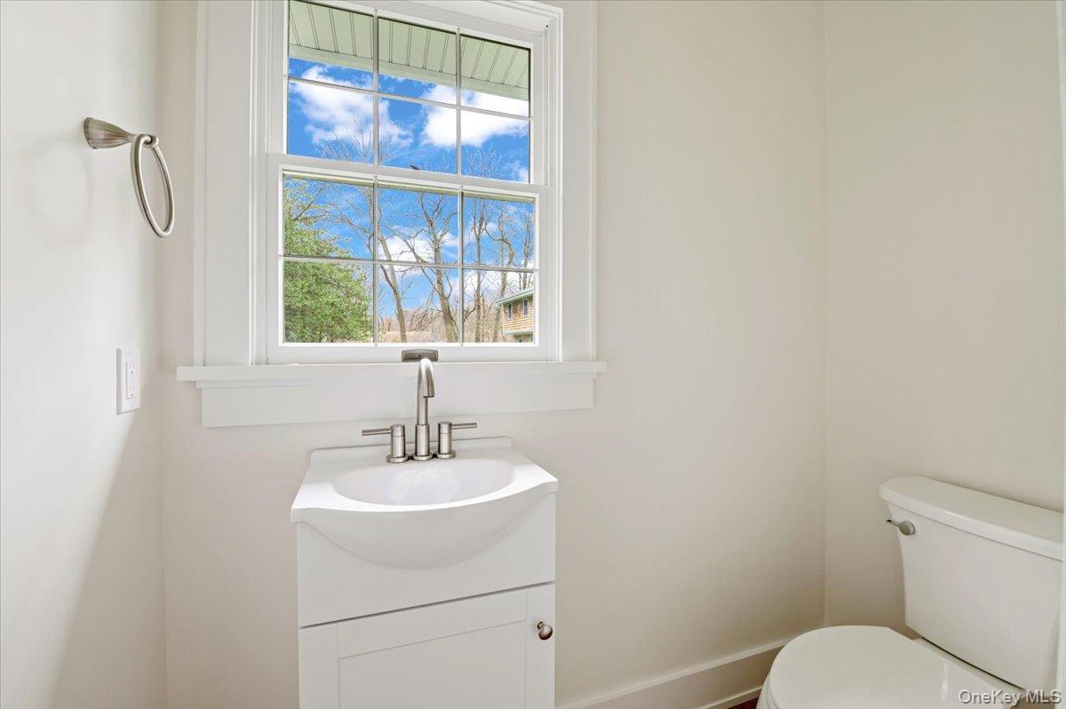 1000 Washington Drive, Centerport, NY 11721