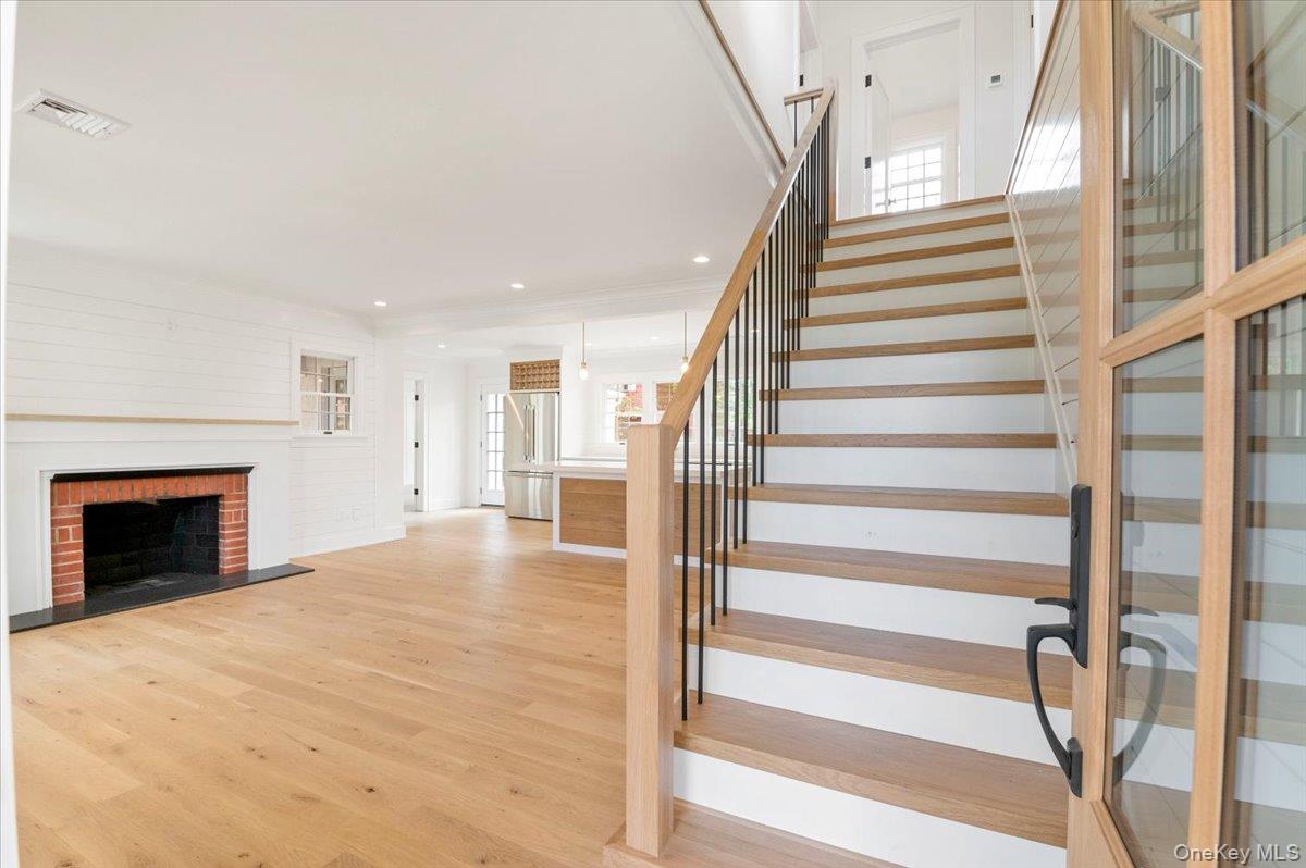 1000 Washington Drive, Centerport, NY 11721