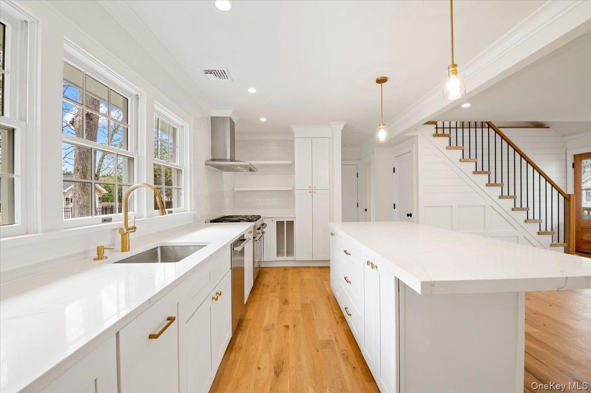 1000 Washington Drive, Centerport, NY 11721