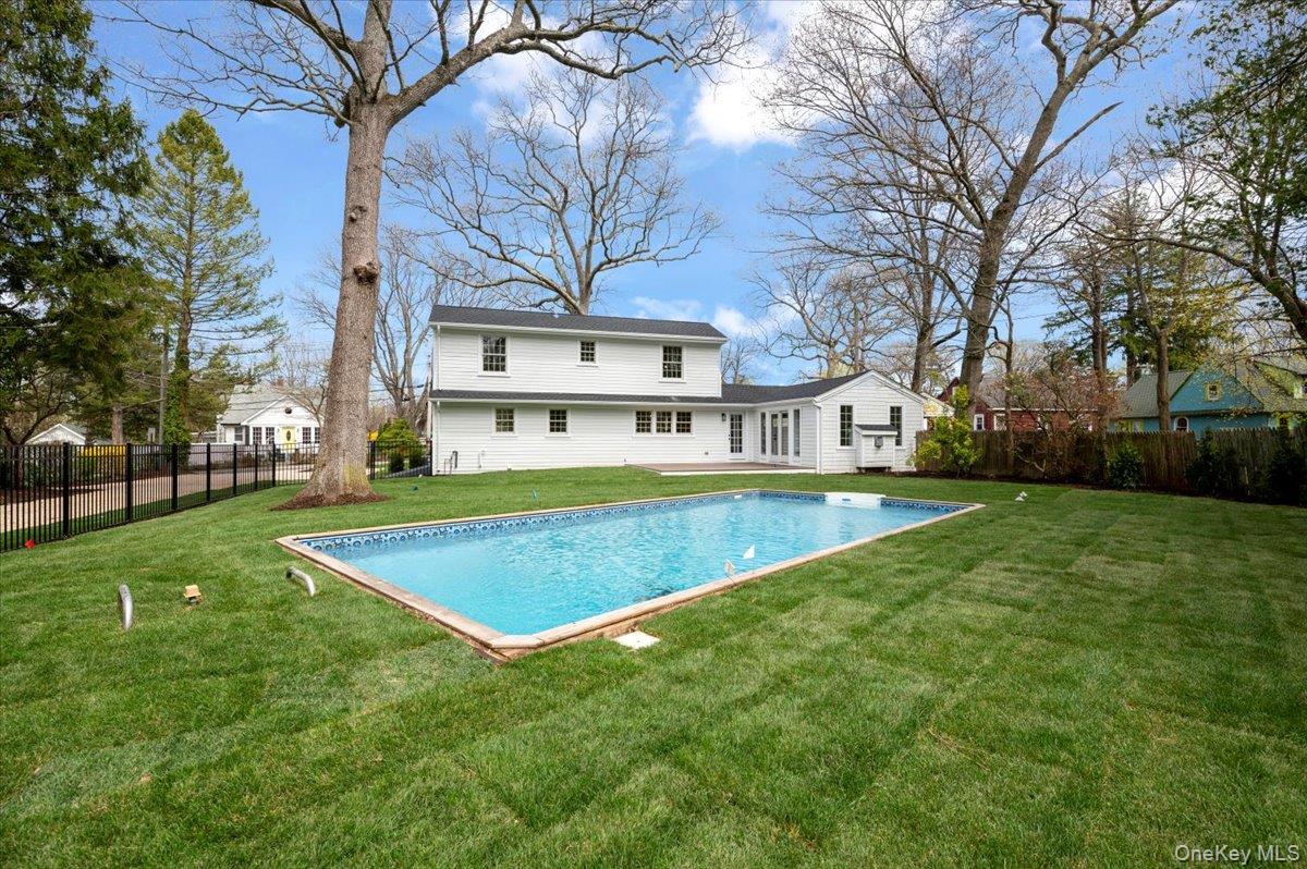 1000 Washington Drive, Centerport, NY 11721