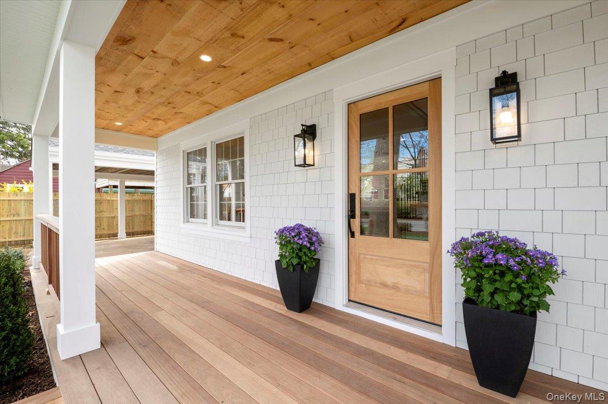 1000 Washington Drive, Centerport, NY 11721